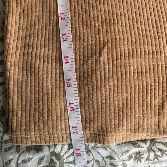 Wild Fable Tan Ribbed Women's Crop Top Medium Short Sleeves - Picture 6 of 7